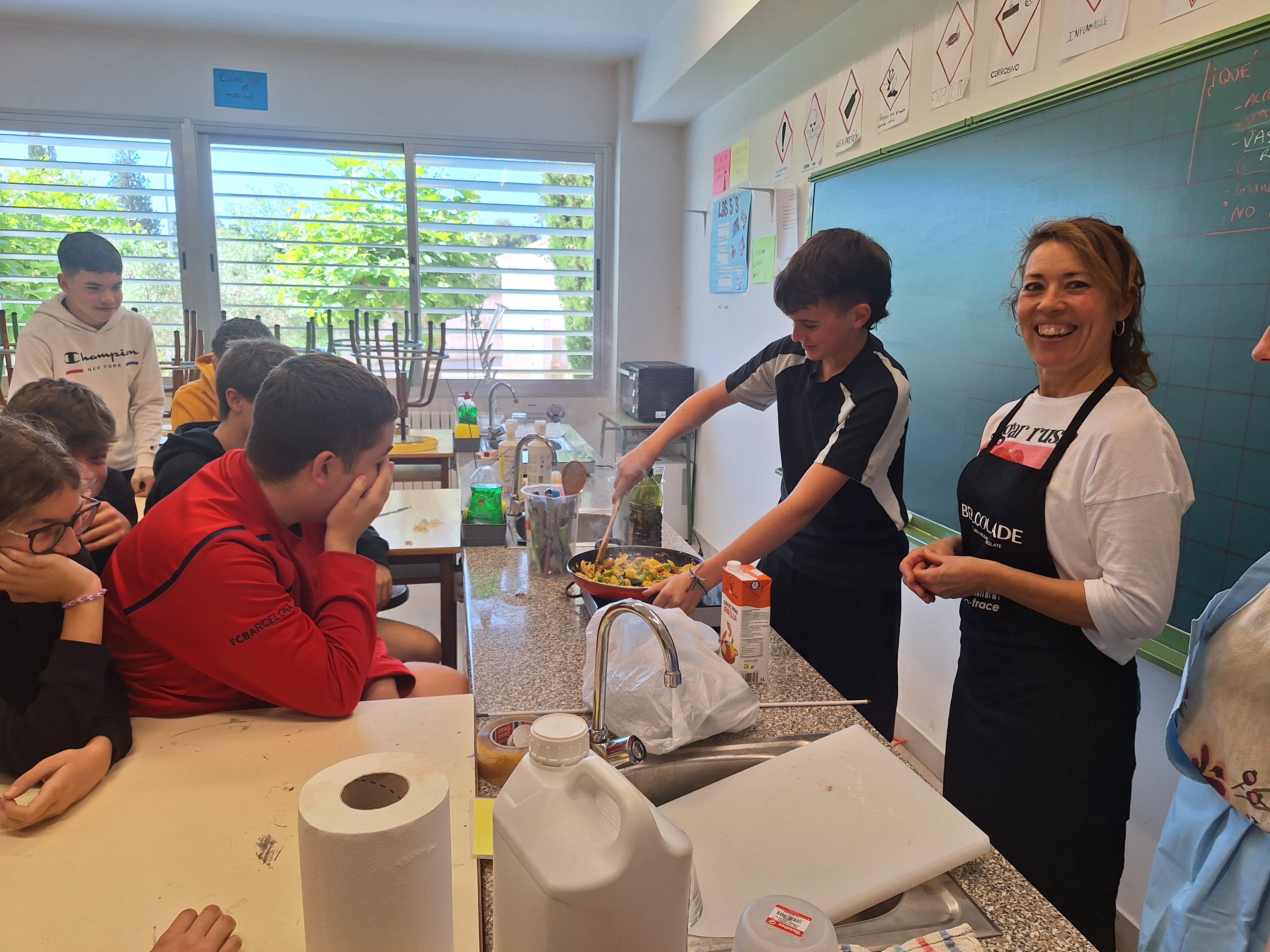 Actividad de tutoría con la colaboración de familiares y otros voluntarios y voluntarias